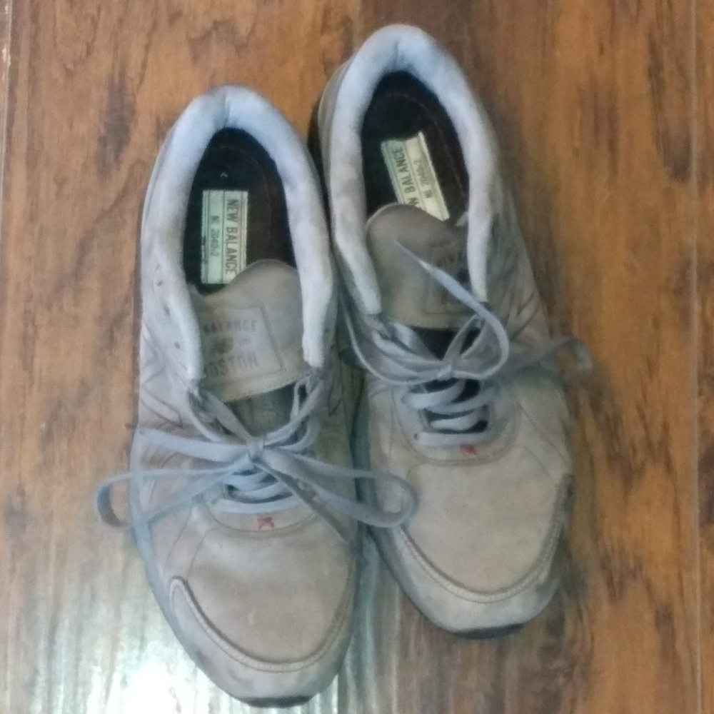 20/40 new balance sneaker